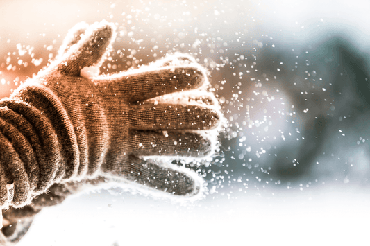 Winterhandschoenen in de sneeuw